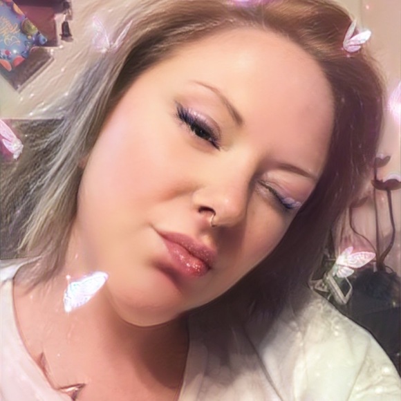 Hey Poshers! I’m Cori! Thank you for stopping by❣️ - Picture 11 of 17